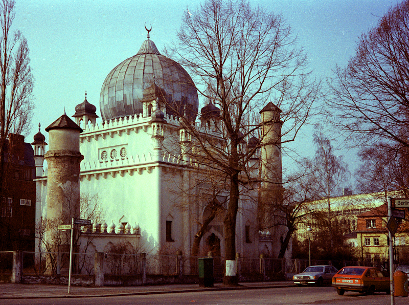 <p>Eine Moschee am Rande</p>
